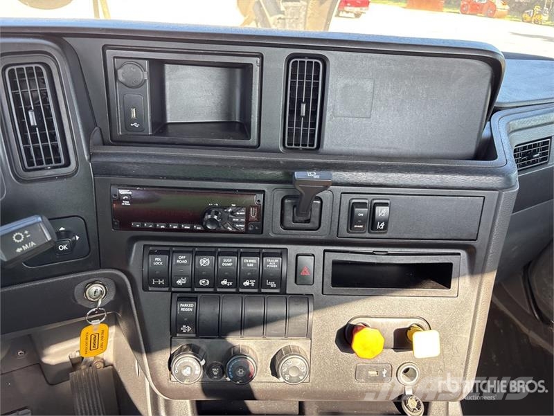 International LT625 6x4 T/A Day Cab Truck Tractor Sattelzugmaschinen