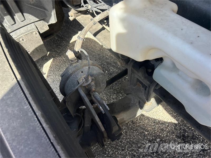 International LT625 6x4 T/A Day Cab Truck Tractor Vilcēji