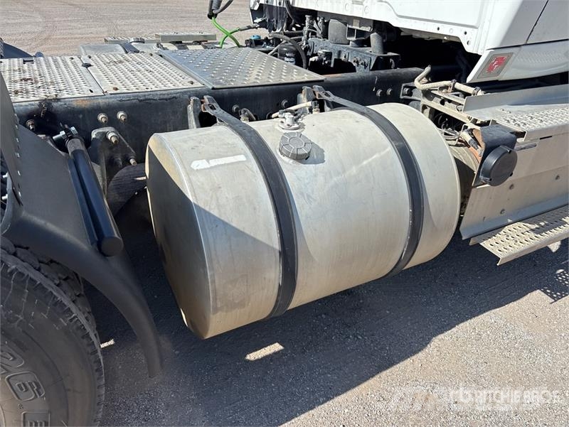International LT625 6x4 T/A Day Cab Truck Tractor Sattelzugmaschinen