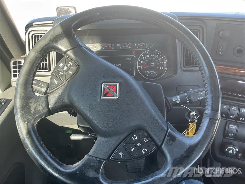 International LT625 6x4 T/A Day Cab Truck Tractor Vlačilci