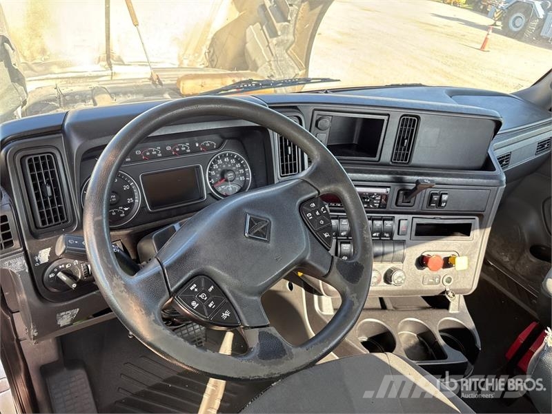 International LT625 6x4 T/A Day Cab Truck Tractor Sattelzugmaschinen