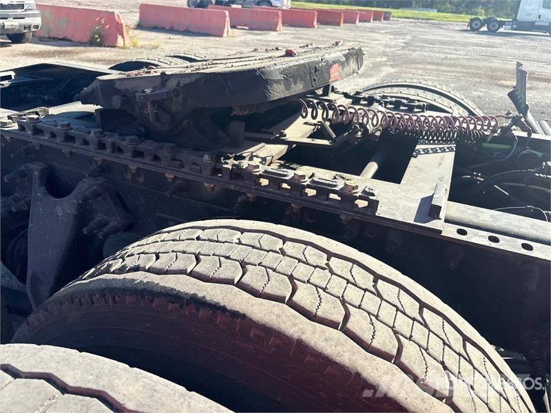 International LT625 6x4 T/A Day Cab Truck Tractor Седельные тягачи