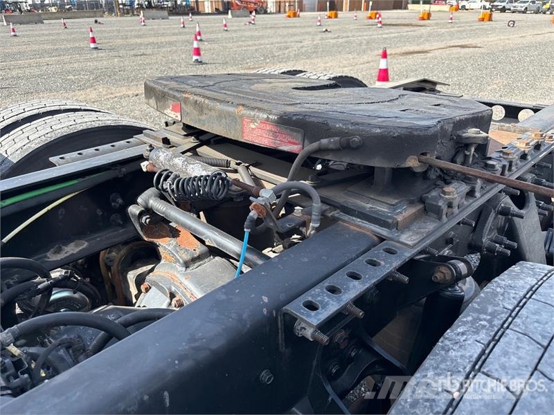 International LT625 6x4 T/A Day Cab Truck Tractor Sattelzugmaschinen