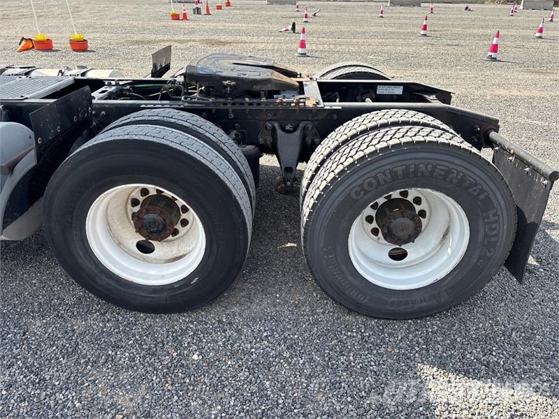 International LT625 6x4 T/A Day Cab Truck Tractor Sattelzugmaschinen