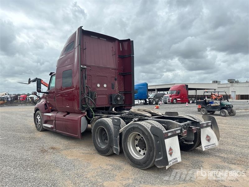 International LT625 6x4 T/A Day Cab Truck Tractor Vlačilci