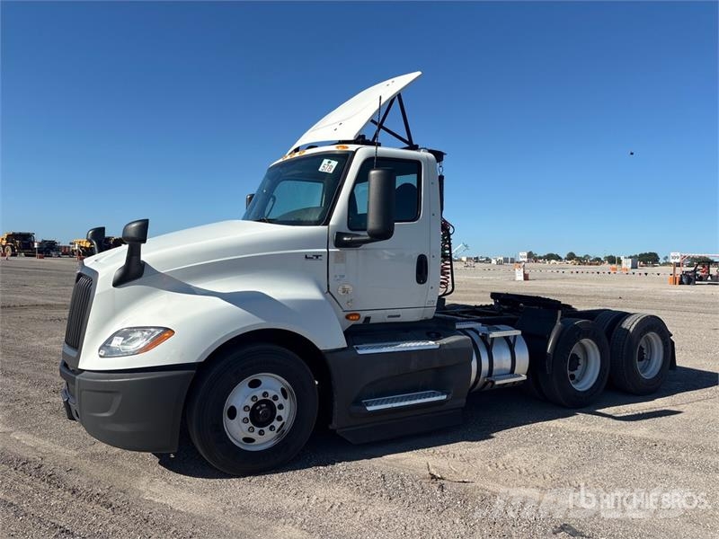 International LT625 6x4 T/A Day Cab Truck Tractor Седельные тягачи
