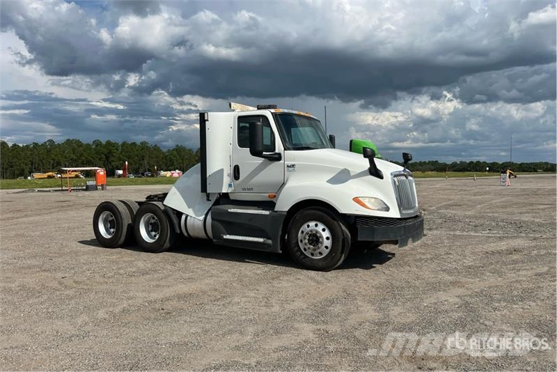 International LT625 6x4 T/A Day Cab Truck Tractor Sattelzugmaschinen