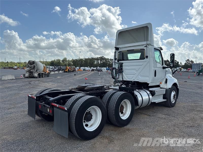 International LT625 6x4 T/A Day Cab Truck Tractor Sattelzugmaschinen