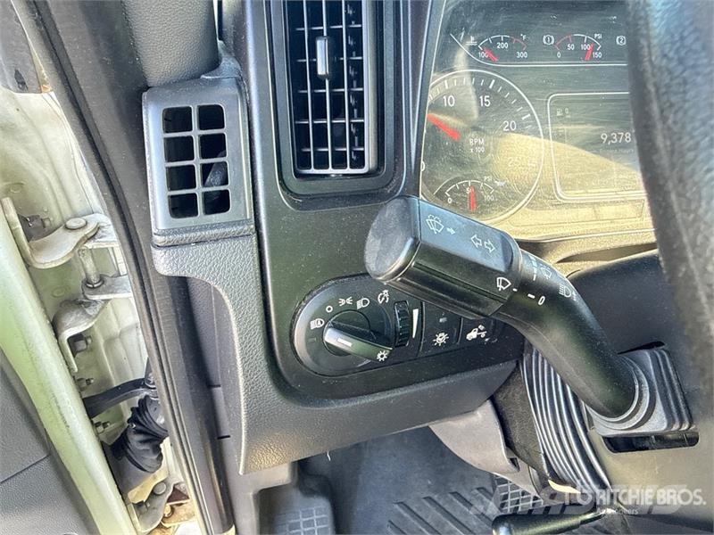 International LT625 6x4 T/A Day Cab Truck Tractor Vilcēji