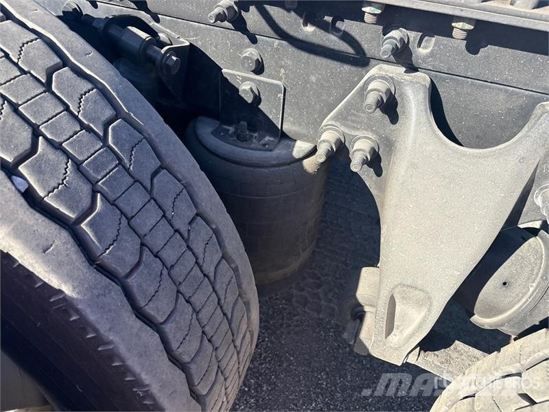 International LT625 6x4 T/A Day Cab Truck Tractor Седельные тягачи