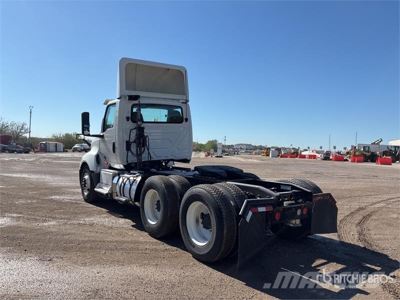 International LT625 6x4 T/A Day Cab Truck Tractor Vlačilci