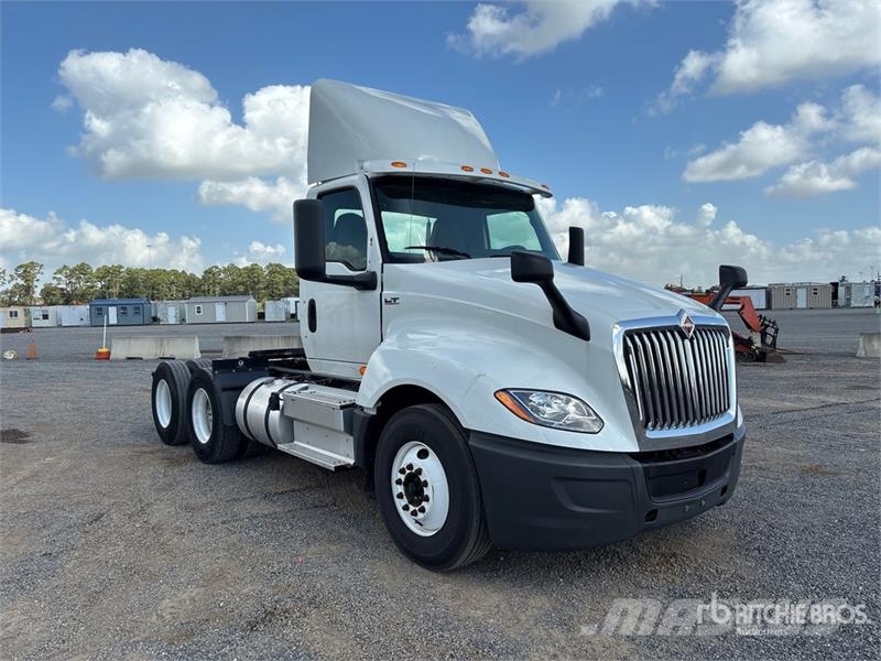 International LT625 6x4 T/A Day Cab Truck Tractor Sattelzugmaschinen