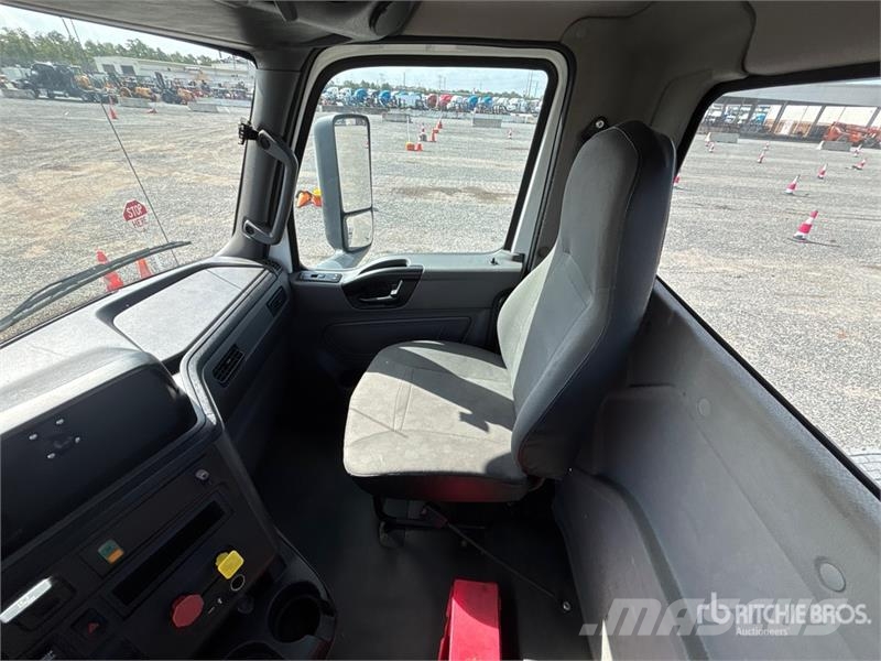 International LT625 6x4 T/A Day Cab Truck Tractor Sattelzugmaschinen