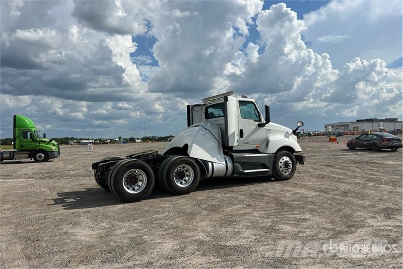 International LT625 6x4 T/A Day Cab Truck Tractor Sattelzugmaschinen