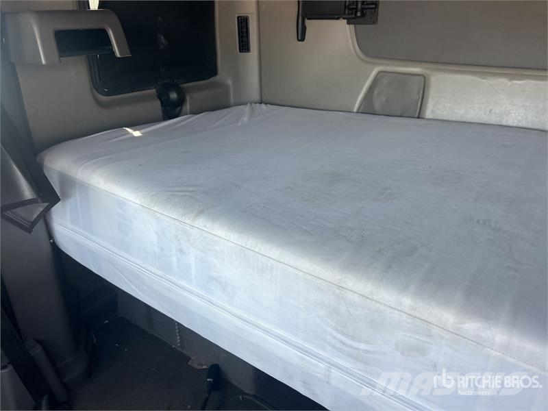 International LT625 6x4 T/A Sleeper Truck Tractor Trekkers