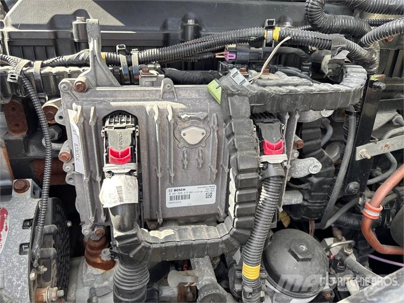 International LT625 6x4 T/A Day Cab Truck Tractor Sattelzugmaschinen