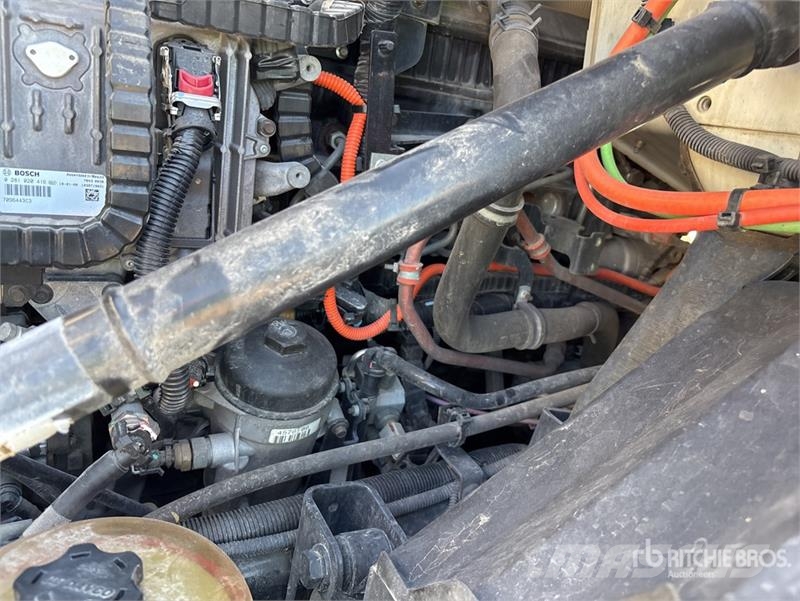 International LT625 6x4 T/A Day Cab Truck Tractor Sattelzugmaschinen