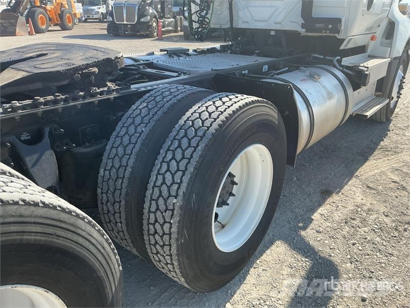 International LT625 6x4 T/A Day Cab Truck Tractor Vlačilci