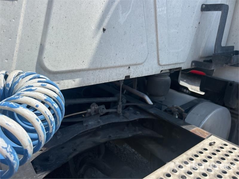 International LT625 6x4 T/A Sleeper Truck Tractor Trekkers