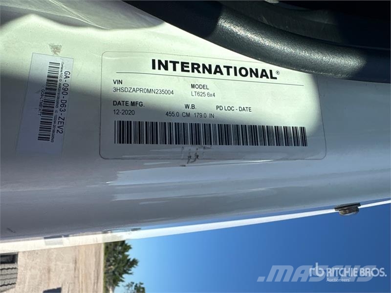 International LT625 6x4 T/A Day Cab Truck Tractor Седельные тягачи