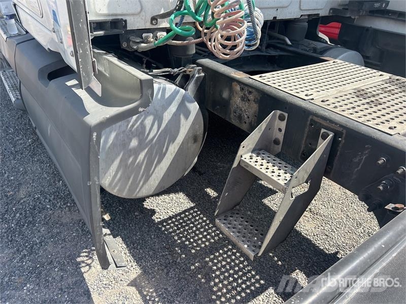 International LT625 6x4 T/A Sleeper Truck Tractor Trekkers