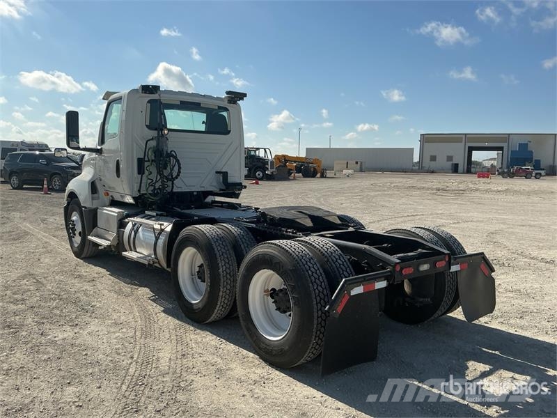 International LT625 6x4 T/A Day Cab Truck Tractor Vlačilci