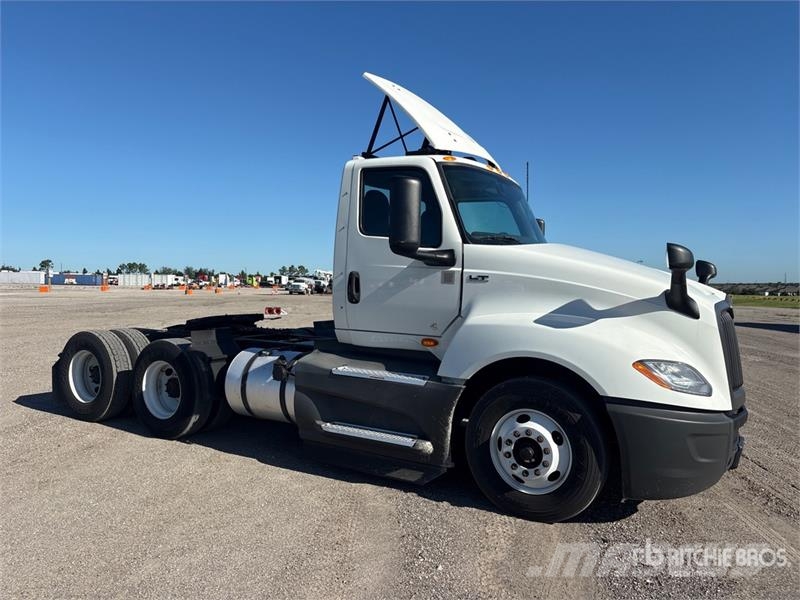 International LT625 6x4 T/A Day Cab Truck Tractor Седельные тягачи