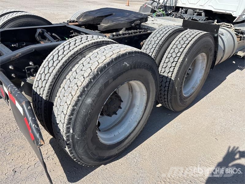 International LT625 6x4 T/A Day Cab Truck Tractor Sattelzugmaschinen