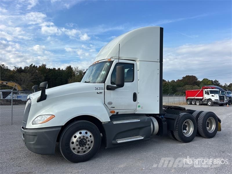 International LT625 6x4 T/A Day Cab Truck Tractor Sattelzugmaschinen
