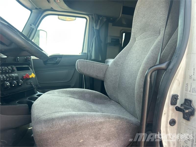 International LT625 6x4 T/A Sleeper Truck Tractor Trekkers