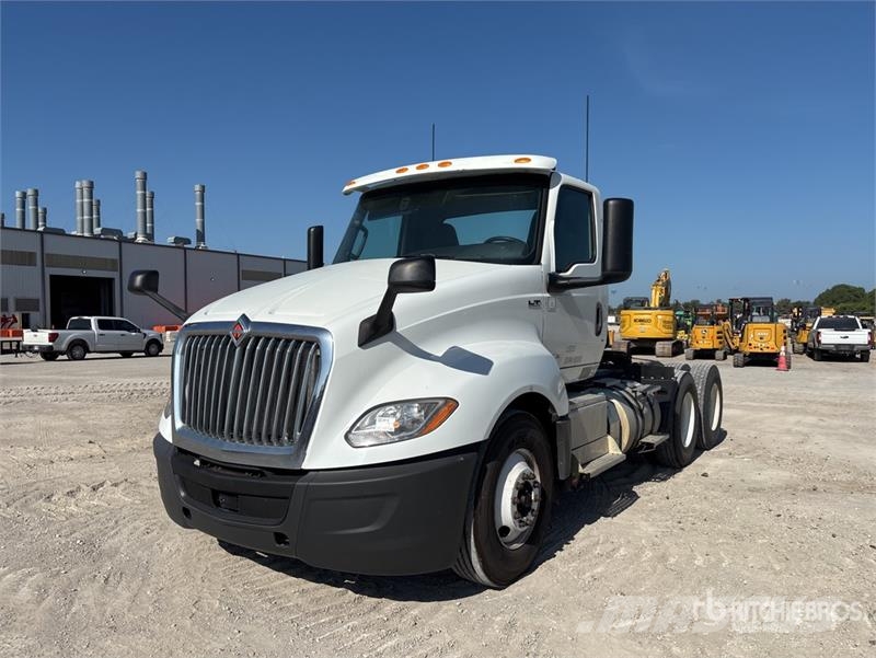 International LT625 6x4 T/A Day Cab Truck Tractor Sattelzugmaschinen