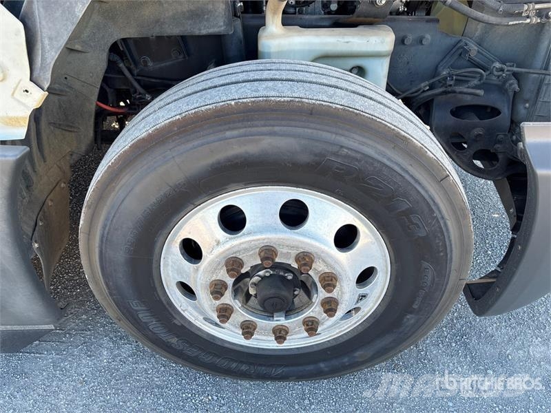 International LT625 6x4 T/A Day Cab Truck Tractor Trekkers