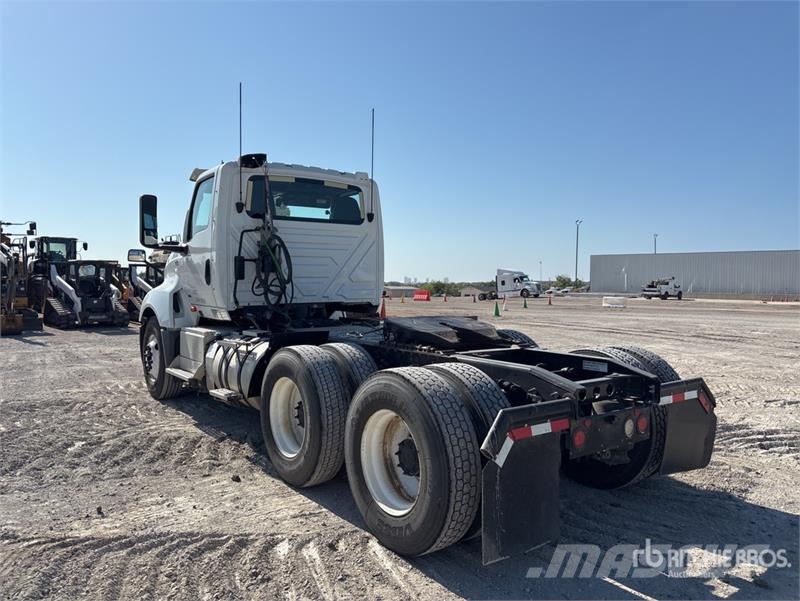International LT625 6x4 T/A Day Cab Truck Tractor Sattelzugmaschinen