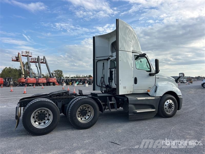 International LT625 6x4 T/A Day Cab Truck Tractor Sattelzugmaschinen