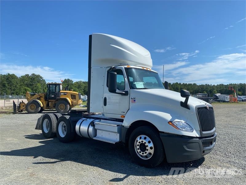 International LT625 6x4 T/A Day Cab Truck Tractor Τράκτορες