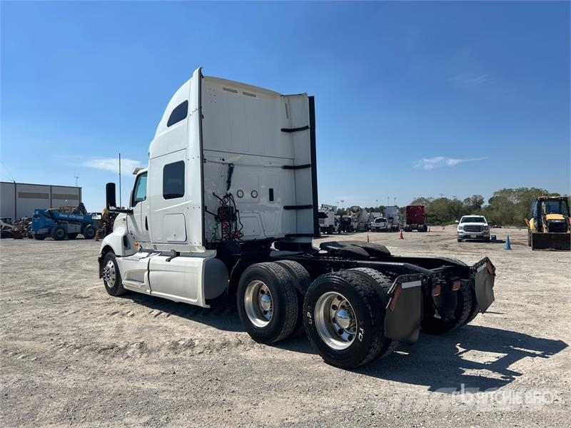 International LT62F 6x4 T/A Sleeper Truck Tractor Camiones tractor