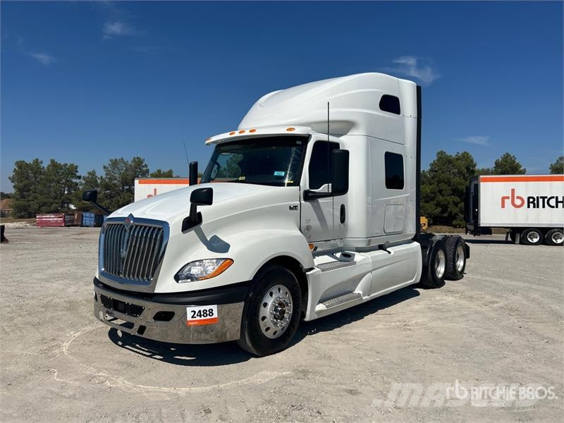 International LT62F 6x4 T/A Sleeper Truck Tractor Camiones tractor