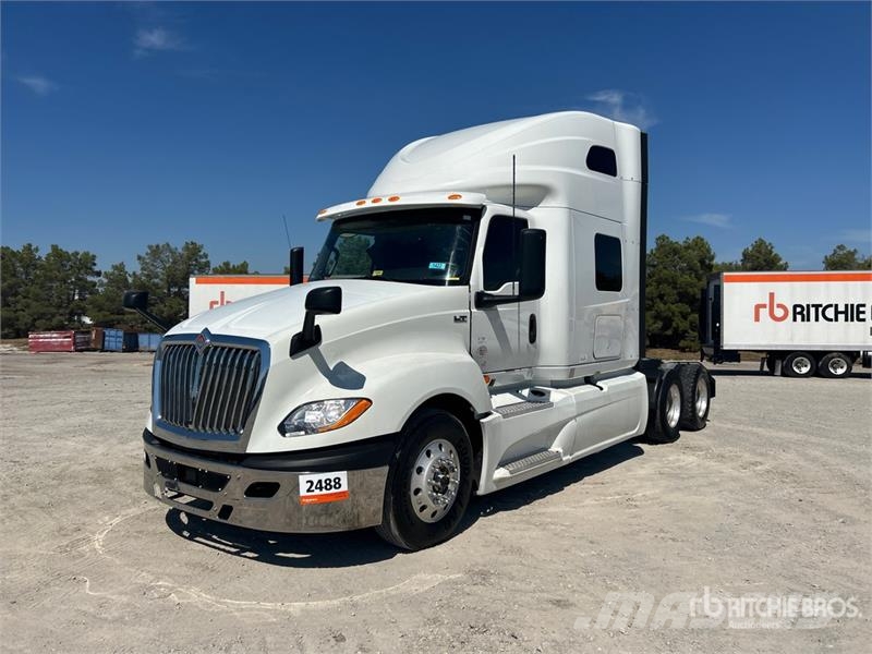 International LT62F 6x4 T/A Sleeper Truck Tractor Camiones tractor