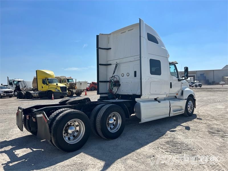 International LT62F 6x4 T/A Sleeper Truck Tractor Camiones tractor