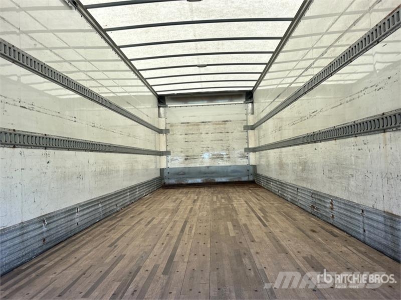 International MA025 4x2 Van Truck Furgoonautod