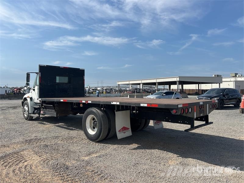 International MA025 4x2 Flatbed Truck Platformas/izkraušana no sāniem
