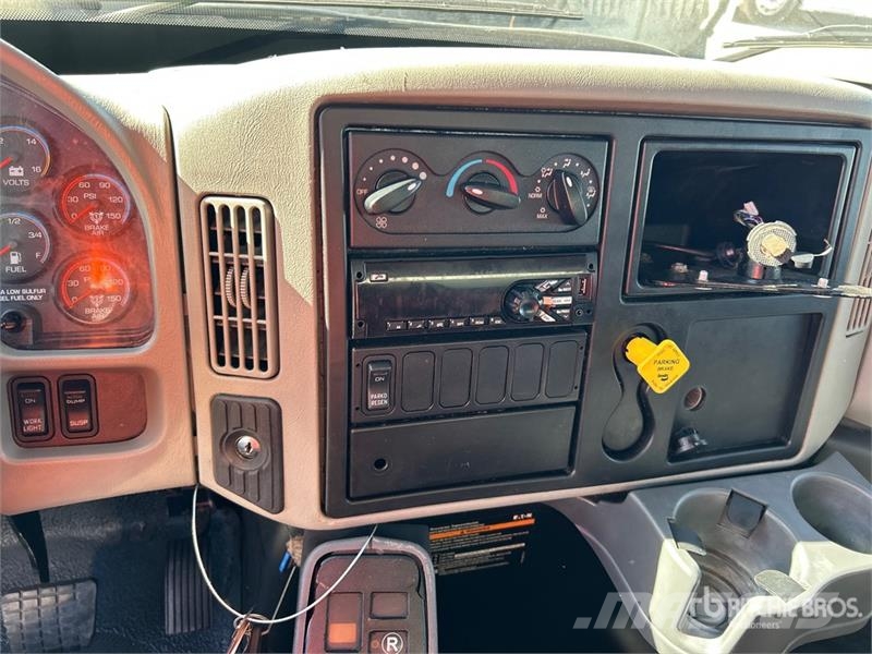 International MA025 4x2 Van Truck Furgoonautod