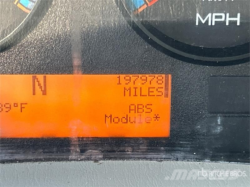 International MA025 4x2 Van Truck Furgoonautod