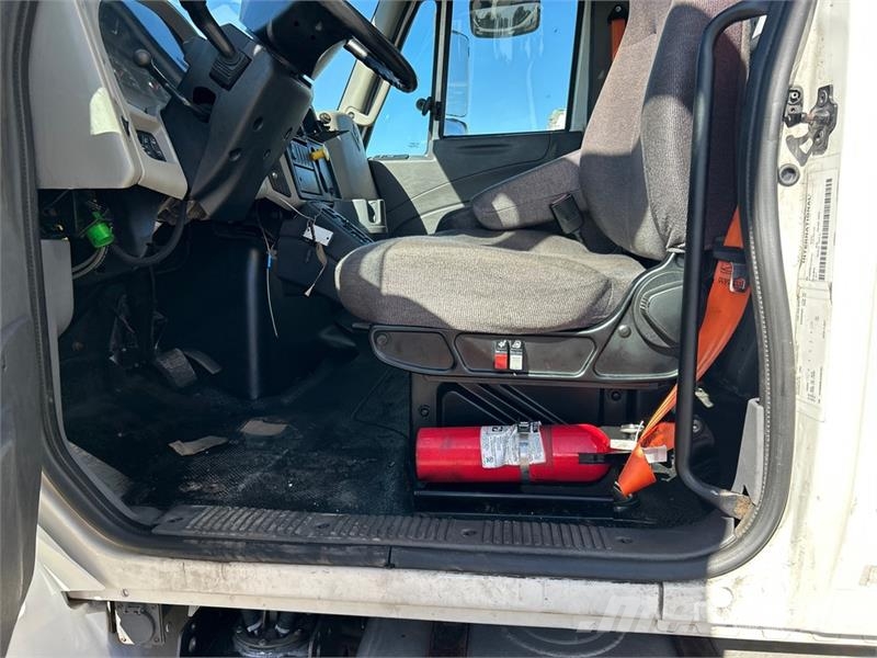 International MA025 4x2 Van Truck Furgoonautod