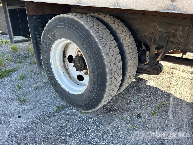 International MA025 4x2 Van Truck Furgoonautod