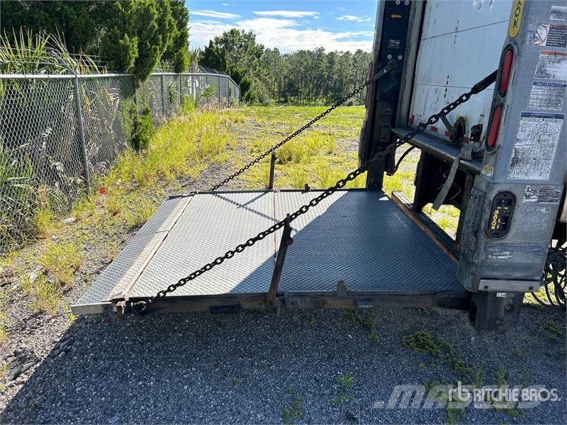 International MA025 4x2 Van Truck Furgoonautod