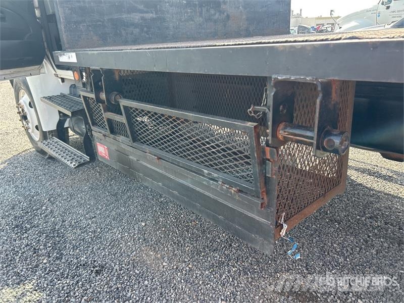 International MA025 4x2 Flatbed Truck Platformas/izkraušana no sāniem