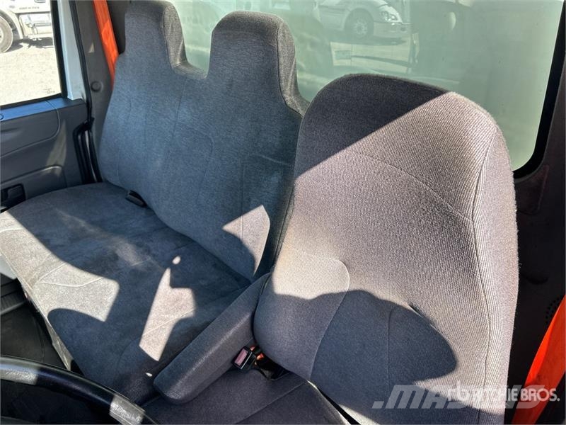 International MA025 4x2 Van Truck Furgoonautod