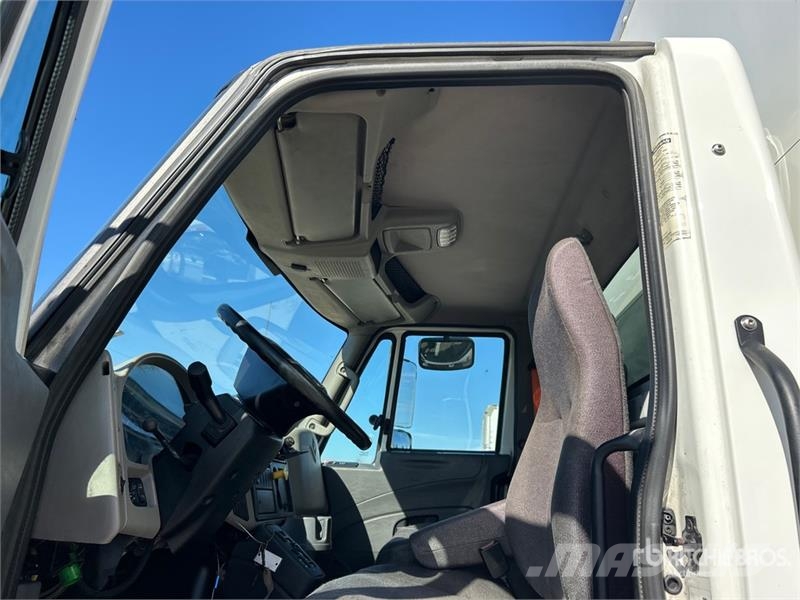 International MA025 4x2 Van Truck Furgoonautod