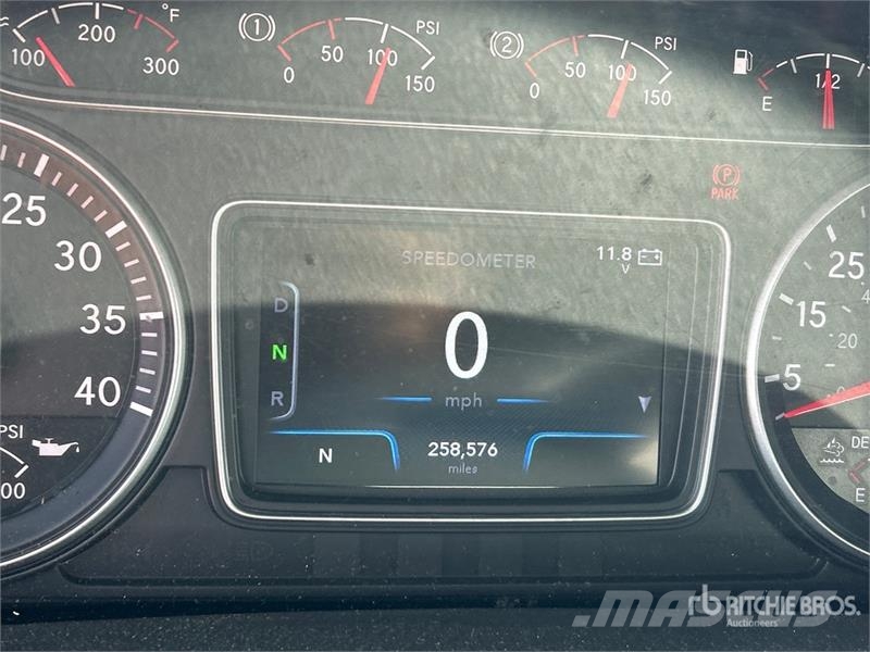 International MV 607 4x2 Van Truck Fast kasse